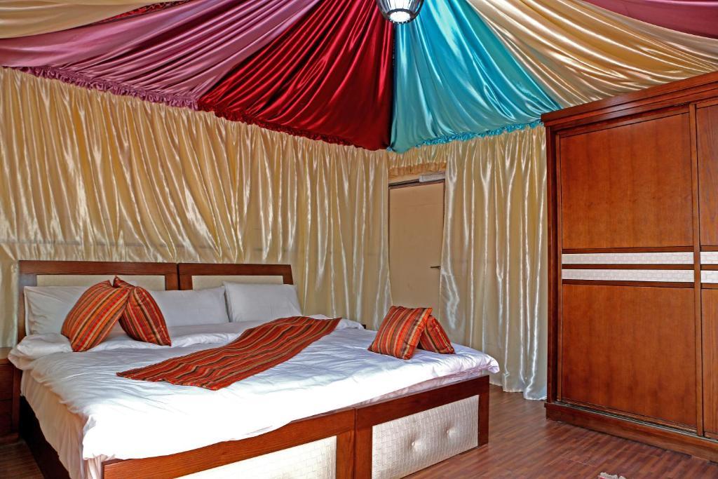 Sun City Camp Hotel Wadi Rum Ngoại thất bức ảnh