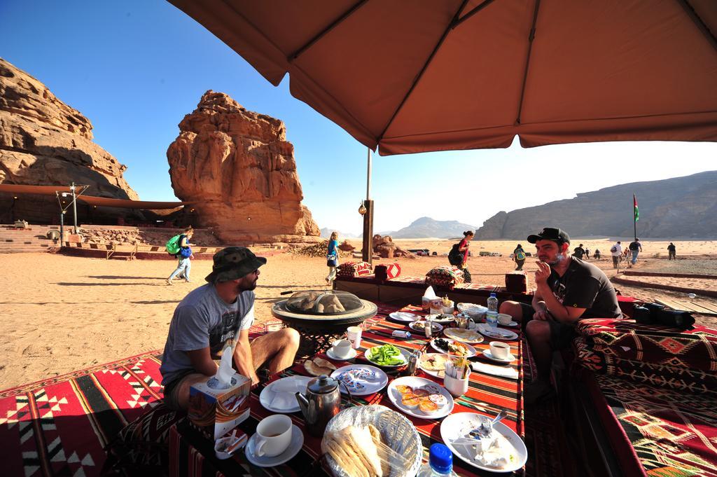 Sun City Camp Hotel Wadi Rum Ngoại thất bức ảnh